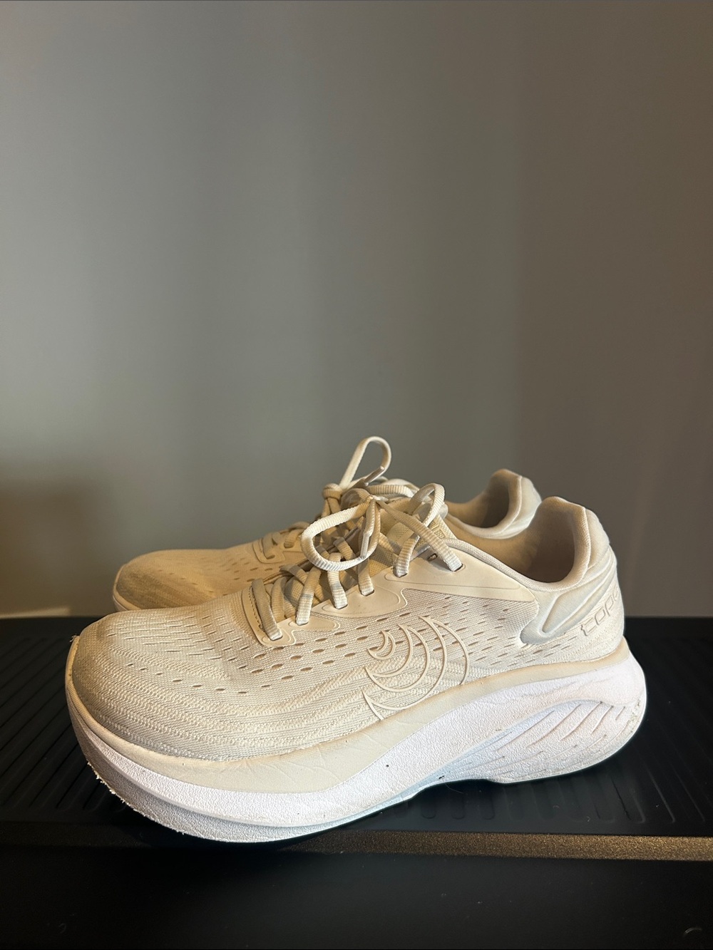 Topo Athletic Women’s Atmos 2 Lightweight Road Running Shoes - Cream/White